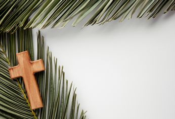 Durante ese lapso, se desarrollan ceremonias que simbolizan sacrificio, fe y redención.