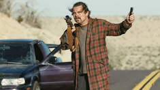 DiCaprio interpreta a Bob Ferguson, un exrevolucionario que debe volver a sus orígenes para recuperar a su hija. DiCaprio interpreta a Bob Ferguson, un exrevolucionario que debe volver a sus orígenes para recuperar a su hija.