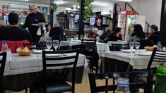 Restaurantes, hoteles y prendas de vestir tienen un incremento sostenido. Restaurantes, hoteles y prendas de vestir tienen un incremento sostenido.