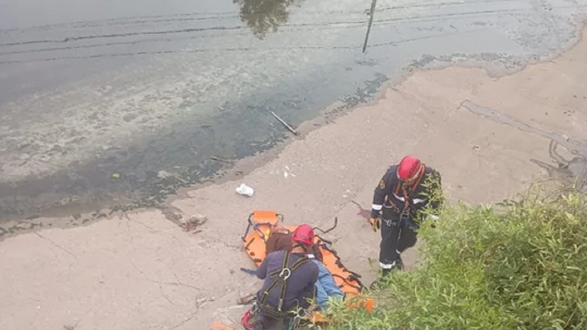 Misterio en La Plata: hallaron muerto a un jubilado en un arroyo