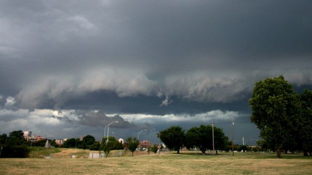 Alerta meteorológica por lluvia y posible caída de granizo en más de 80 localidades de Argentina.