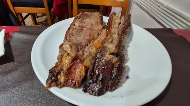 El bodegón se consolidó como un punto destacado de la gastronomía tradicional en la Ciudad Autónoma de Buenos Aires gracias a su propuesta clásica y porciones abundantes.