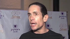 El actor hizo una reflexión que alcanzó a toda la sociedad. El actor hizo una reflexión que alcanzó a toda la sociedad.