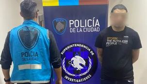 una mujer alcanzó a ver cuando el hombre obligaba a su ex pareja a subir a un auto.