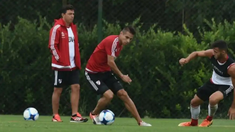 Carlos Auzqui vuelve a competir en el Ascenso del fútbol argentino. Carlos Auzqui vuelve a competir en el Ascenso del fútbol argentino.