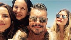 Mis Tinellis: la última selfie del 2015 de Marcelo con sus hijas Mis Tinellis: la última selfie del 2015 de Marcelo con sus hijas