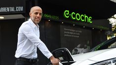 E-coche ofrece una flota variada de vehículos eléctricos y autos híbridos. E-coche ofrece una flota variada de vehículos eléctricos y autos híbridos.