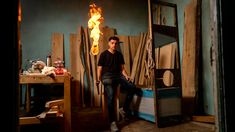 Jonathan Morel en su carpinetría construyó la guillotina. Jonathan Morel en su carpinetría construyó la guillotina.