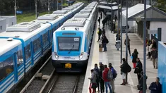 Este lunes una formación de Tren Sarmiento descarriló en Haedo. Este lunes una formación de Tren Sarmiento descarriló en Haedo.