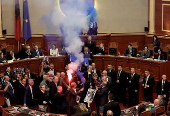 ¡Rama, renuncia!, exigieron los diputados de la oposición.
