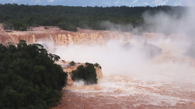 El acceso a la Garganta del Diablo permanece cerrado por la importante crecida del río.&nbsp;