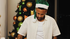 El conjunto dejó a al vista una búsqueda de identidad personal. El conjunto dejó a al vista una búsqueda de identidad personal.