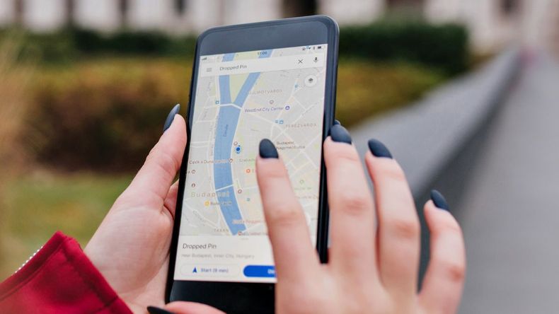 Google Maps no solo guía a los usuarios en sus viajes, sino que también contribuye a la seguridad vial