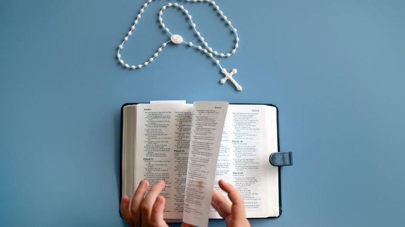 La lectura católica recomendada y el santo del día brindan valiosas oportunidades para la reflexión y el desarrollo espiritual. &nbsp;