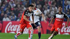 Nacional y River empataron 2-2 en Montevideo. Nacional y River empataron 2-2 en Montevideo.
