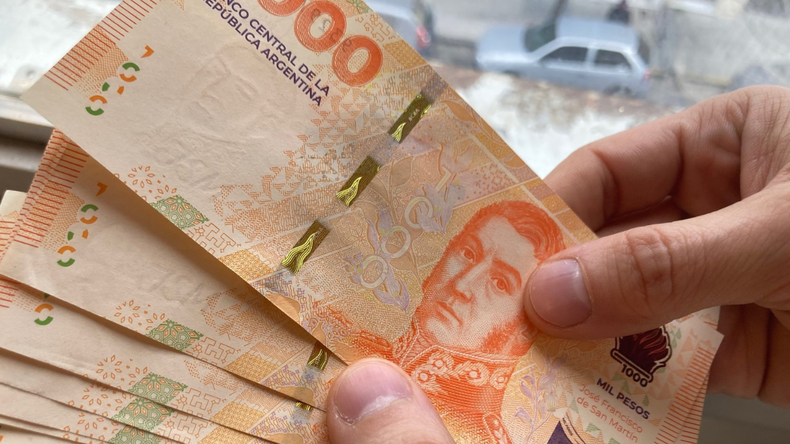 Salario Mínimo, Vital y Móvil: el Gobierno definió el nuevo monto y los aumentos escalonados para los primeros meses de 2025