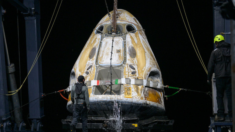 La NASA compartió en tiempo real el amerizaje de la misión SpaceX Crew-11 este jueves en el océano Pacífico, frente a la costa de San Diego tras pasar cinco meses a bordo de la Estación Espacial Internacional.
