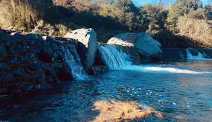 Balnearios, playas de arena y piedra, y ollas naturales ofrecen opciones para todas las edades. Balnearios, playas de arena y piedra, y ollas naturales ofrecen opciones para todas las edades.
