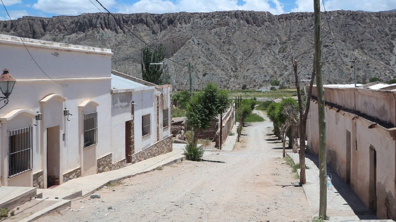 El pueblo se encuentra a 140 kilómetros de la capital salteña.&nbsp;
