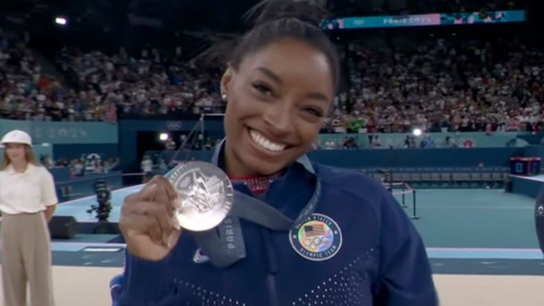 Simone Biles no pudo lograr el récord que comparten la exgimnasia rusa Larisa Latynina y su compatriota