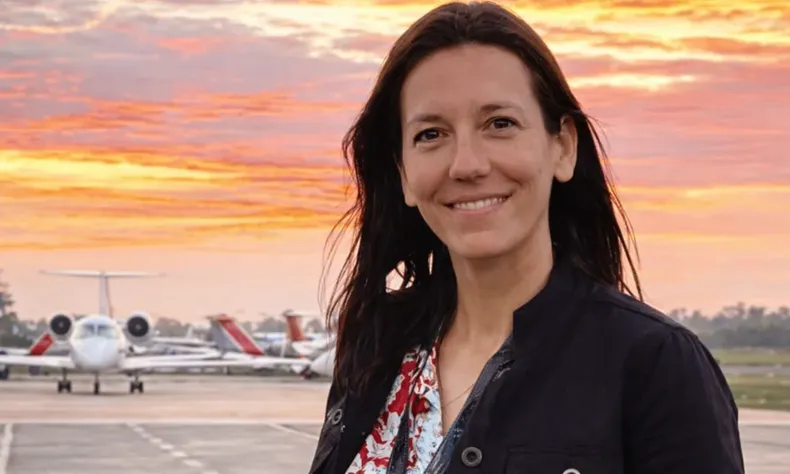 Vanesa Tossi, secretario del broker que gestionó el vuelo de Manuel Adorni a Punta del Este, declaró y complicó al jefe de Gabinete. Vanesa Tossi, secretario del broker que gestionó el vuelo de Manuel Adorni a Punta del Este, declaró y complicó al jefe de Gabinete.