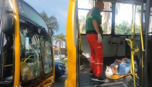 Dos colectivos chocaron en Saavedra. Dos colectivos chocaron en Saavedra.