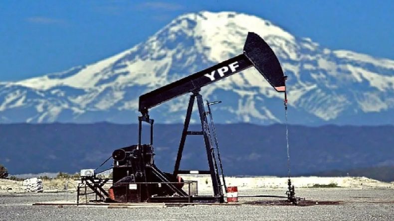 Fallo por la expropiación de YPF: uno de los abogados de la Argentina lo calificó como sin precedentes y erróneo