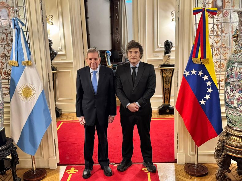 La foto del encuentro entre Javier Milei y González Urrutia en Casa Rosada.