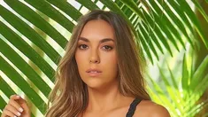 Floppy Tesouro se sumó a la moda de microbikinis con tiras entrecruzadas. Floppy Tesouro se sumó a la moda de microbikinis con tiras entrecruzadas.