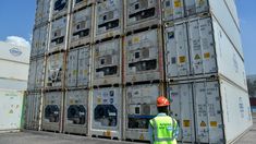 Aaduana identificó 3 empresas que comercializaban más de 3 mil contenedores en el mercado interno. Aaduana identificó 3 empresas que comercializaban más de 3 mil contenedores en el mercado interno.