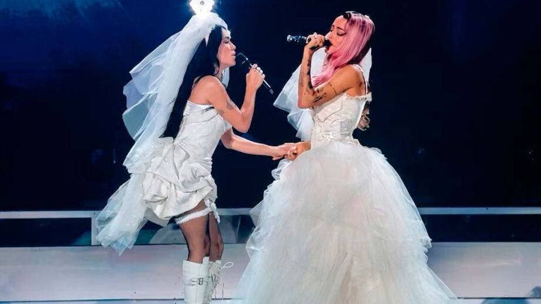 Lali Espósito con Tini Stoessel sobre el escenario del Más Monumental.