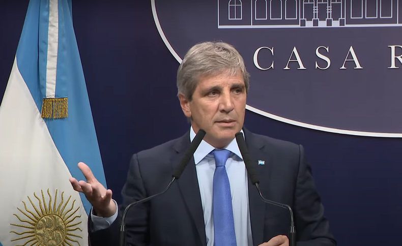 Caputo hizo el anuncio en conferencia de prensa de la Casa Rosada.