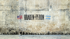 El eslogan Braden o Perón reaparece, con otros protagonistas, en 2025. El eslogan Braden o Perón reaparece, con otros protagonistas, en 2025.