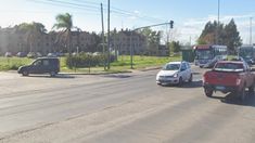 Una pareja de policías fue atacada por motochorros. Una pareja de policías fue atacada por motochorros.