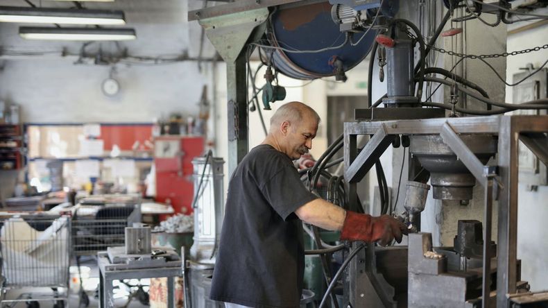 Los beneficiarios de AUH y empleadas domésticas podrán acceder también al beneficio de Fomentar Empleo.