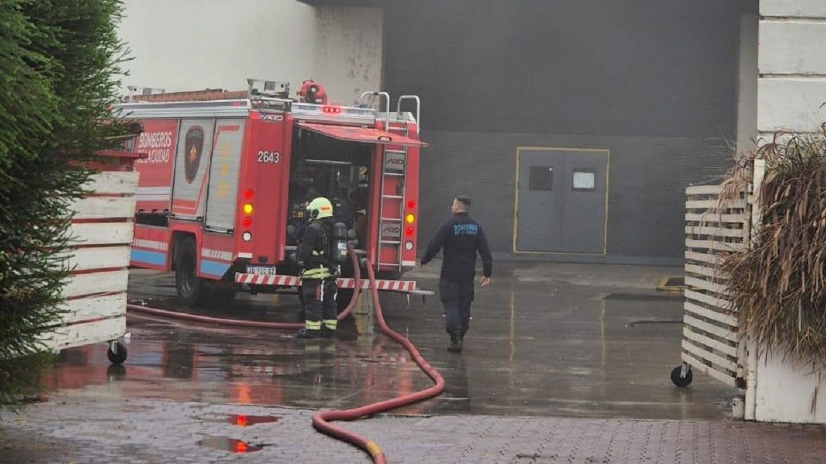 Susto en La Rural: evacuaron a 60 personas y cuatr