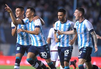 Sigali festaja su gol, el segundo del conjunto de Avellaneda.