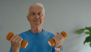 Es especialmente valioso para contrarrestar la sarcopenia, la pérdida de masa muscular que comienza alrededor de los 30 años.&nbsp;