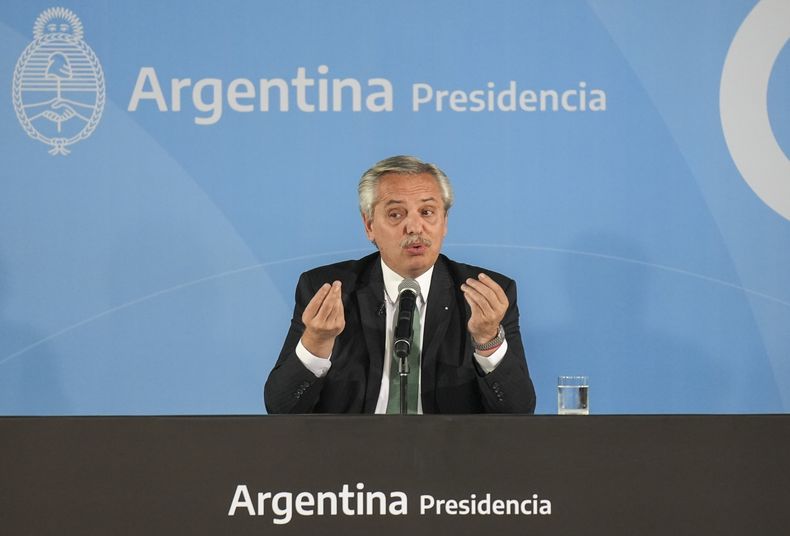 El Presidente compartió el acto junto a Mercedes Marcó del Pont y Miguel Pesce.