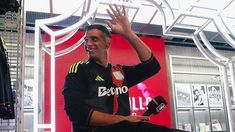 Dibu Martínez llegó a Aston Villa en 2020, y en su primera temporada batió el récord de vallas invictas del club. Dibu Martínez llegó a Aston Villa en 2020, y en su primera temporada batió el récord de vallas invictas del club.