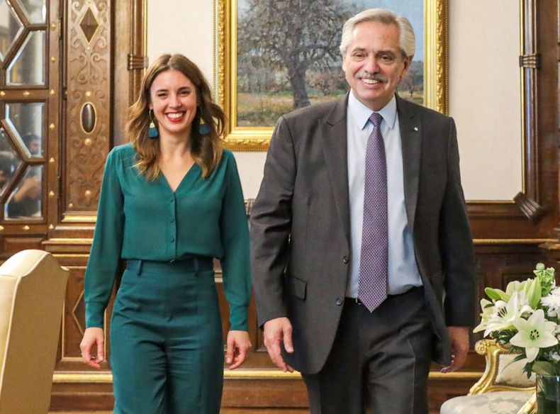 El mandatario se solidarizó con la funcionaria por los ataques violentos en el Congreso.