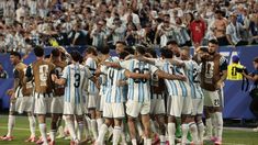 Argentina sufrió pero pasó a octavos de final.