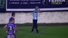 Ovejero se agarra la cabeza. Ovejero se agarra la cabeza.