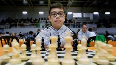 El niño comenzó a jugar al ajedrez en plena pandemia.