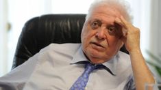 Ginés González García debió renunciar como ministro de Salud tras la polémica.