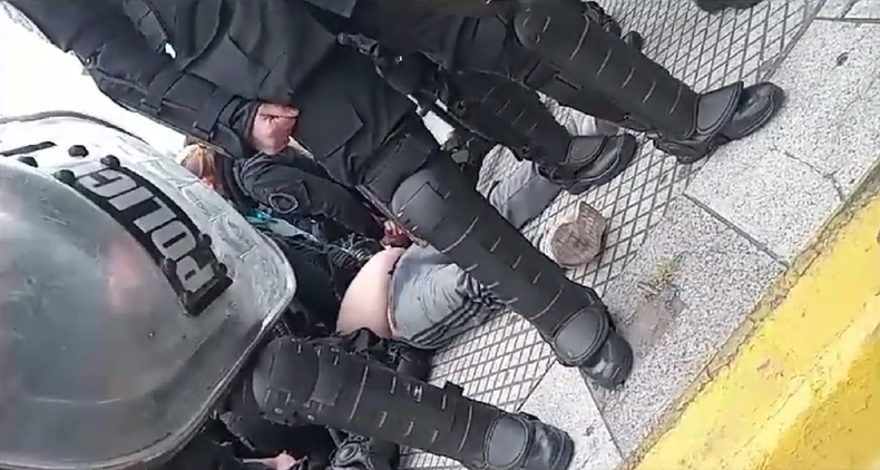 facundo-molares-represion-policia-obelisco-10-agosto-2023