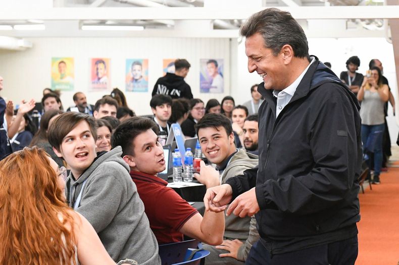Sergio Massa en el centro de cómputos de Unión por la Patria.