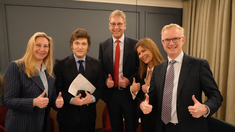 Milei con Jakob Stausholm, CEO de Río Tinto. Milei con Jakob Stausholm, CEO de Río Tinto.