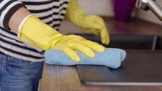 Paritarias: acordaron un aumento salarial para empleadas de casas particulares. Paritarias: acordaron un aumento salarial para empleadas de casas particulares.