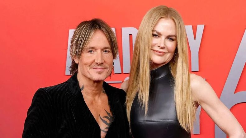 Fuentes cercanas al círculo íntimo de ambos artistas informan que el cantante country comenzó una nueva relación sentimental, involucrándose con otra mujer poco después de iniciarse los trámites de separación.  